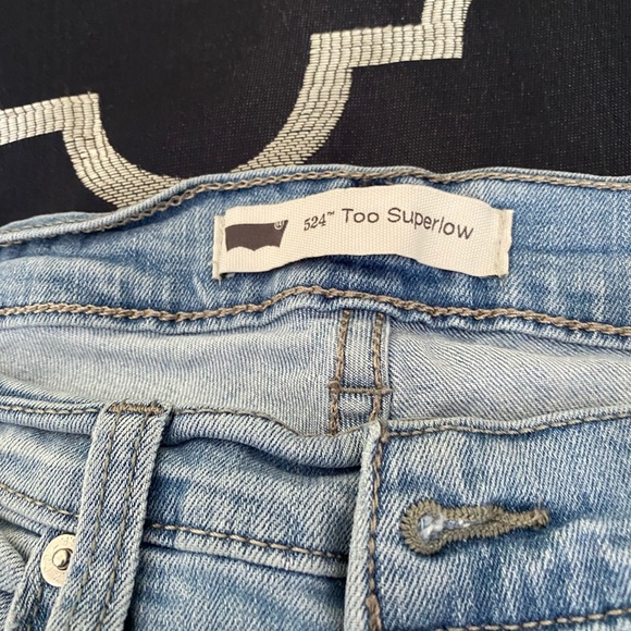 Women’s Super Skinny Levi’s - Picture 2 of 7